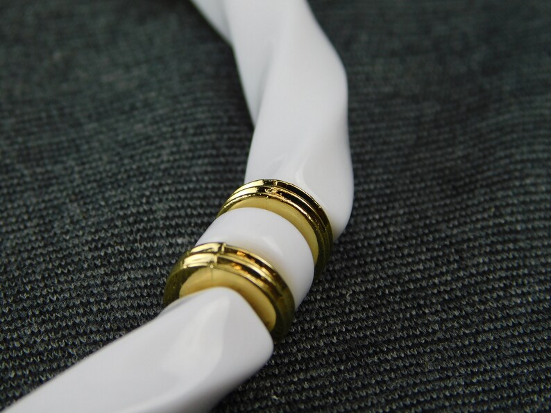 Actual Original Box, - Retro Vintage,Bridal Avon Classic Twist Necklace White with White and Gold Tone Accents Acrylic Lucite 16-12