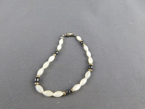 Mother of Pearl & Hematite with Silver Tone Clasp… - image 2