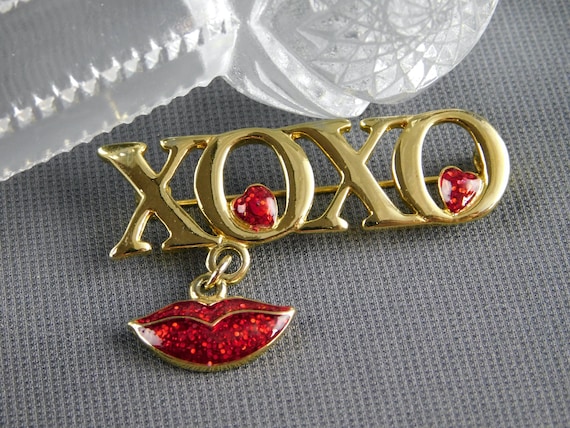 Branded brooch 2024
