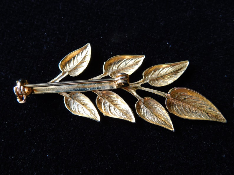 Unsigned Gold Tone Leaf Pin Light Weight Bright Vintage Polished Leaves on Stalk Branch 2-116 Tall by 34 Wide Vintage Tree Retro