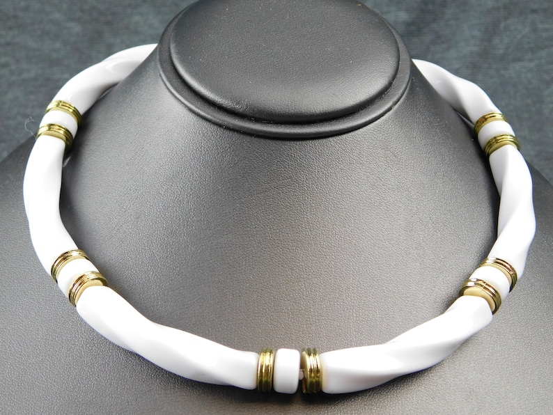 Actual Original Box, - Retro Vintage,Bridal Avon Classic Twist Necklace White with White and Gold Tone Accents Acrylic Lucite 16-12