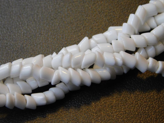 White Glass Angle Cut Irregular Bead Necklace Uns… - image 2