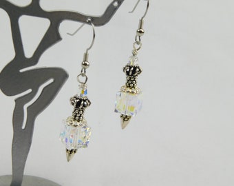 Silver Tone et Clear AB Aurora Borealis Beveled Cube Boucles d’oreilles perforées percé 1-1/2 " Drop - Mariage, Mariée, Mariée, Non signé, Fait main