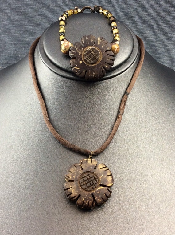 Coconut shell pendant deals