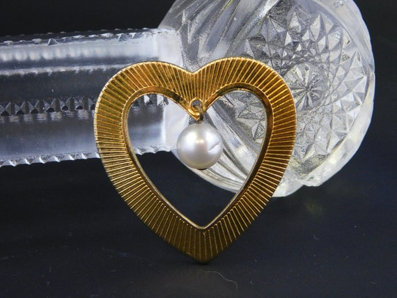 Gold Tone Ribbed Open Heart Pin Gold Tone Unbrand… - image 1