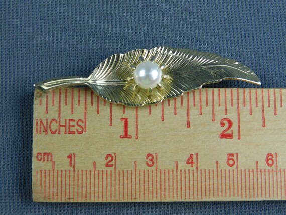 Petite Leaf with Faux Pearl Pin Brooch Unsigned V… - image 4