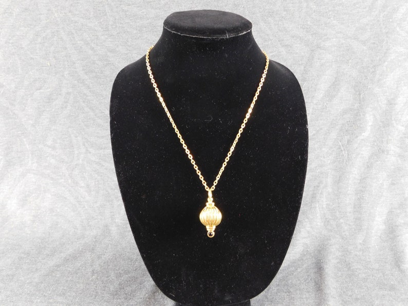 Princess House Gold Tone 36 Chain Necklace with Ribbed Pendant Black Facetted Rhinestone Gold Tone 36 Chain 2-18 Pendant Nice Golden