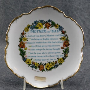 1000 Islands Mother and Dad Souvenir Plate Poem Enco National Corp 7" Diameter - Made in Korea, Scalloped,Flowers, Floral, 1977, Decorative