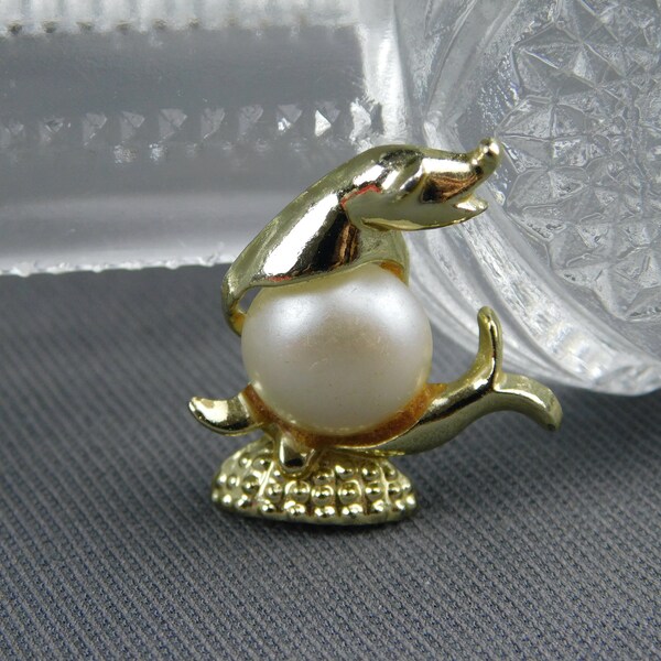 Unsigned Volupte Gold Tone and Faux Pearl Trained Seal Pin Shiny Polished Vintage Ball 1" Wide by 1-1/16" Tall - Circus, Sea Life, Petite