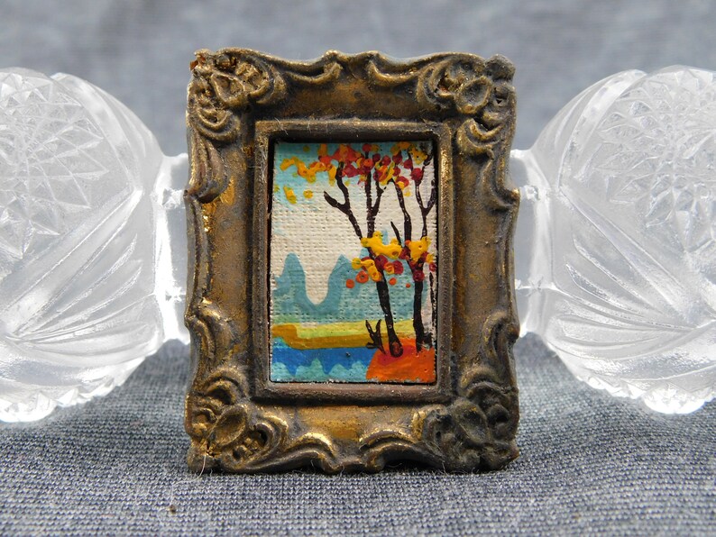 Dollhouse Gilded Metal Oval Victorian Style Picture Frame 1:12 Scale Miniatures