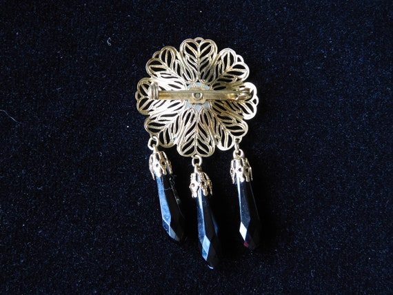 Lot Of 2 Goldtone Flower Pins Brooches White Green Leaves unsigned unmarked