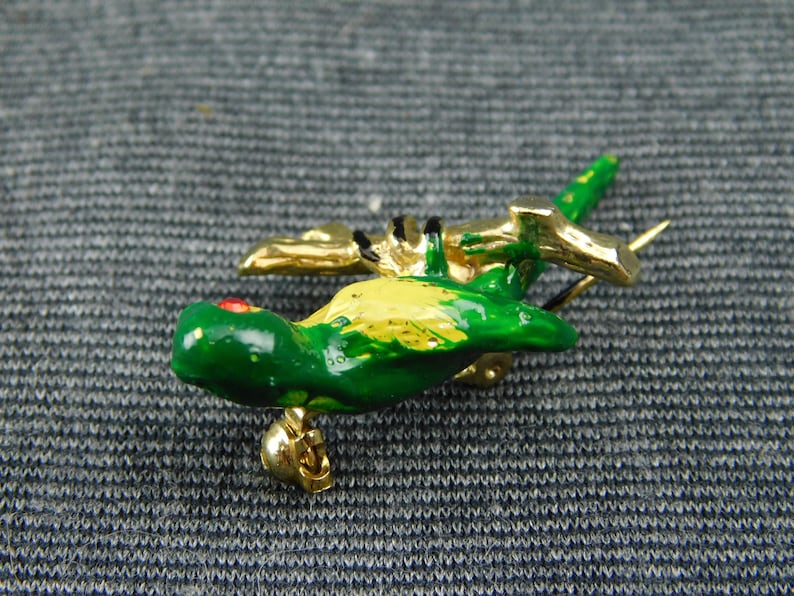 Green,Vintage Vintage Parrot Pin Brooch with Red Rhinestone Eyes Made in Taiwan 1-12 long Retro Nature Bird Yellow Gold Tone Fun