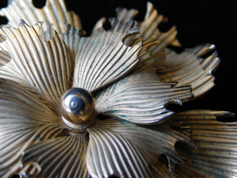 Bridal Bouquet Wedding Vintage Retro Unsigned Gold Tone Flower Pin Brooch Chrysanthemum Floral Ruffled Textured 1-34 Diameter
