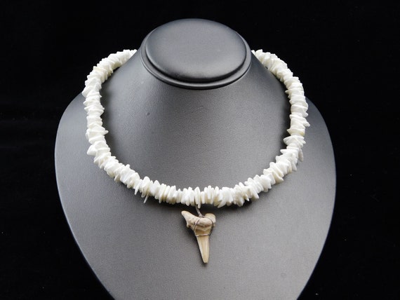 Groovy Vintage Shark Tooth and Shell Necklace w B… - image 1