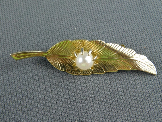 Petite Leaf with Faux Pearl Pin Brooch Unsigned V… - image 2