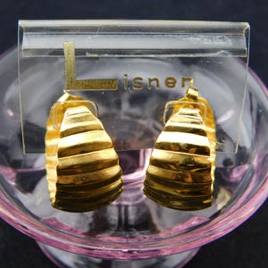 NOS Vintage Retro Chic Lisner Ohrstecker Mit Original Karte Gold Ton halbkreisförmige breite Aussage Qualität Reifen strukturiert