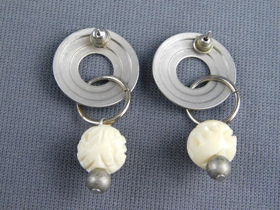 Silver Tone Pierced Unsigned Earrings with Carved… - image 4