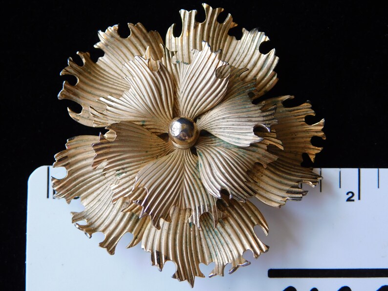 Bridal Bouquet Wedding Vintage Retro Unsigned Gold Tone Flower Pin Brooch Chrysanthemum Floral Ruffled Textured 1-34 Diameter