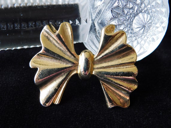 Vintage Stylized Bow Pin Brooch Gold Tone High Qu… - image 1