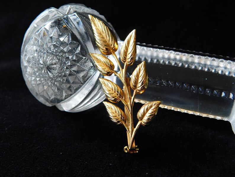 Unsigned Gold Tone Leaf Pin Light Weight Bright Vintage Polished Leaves on Stalk Branch 2-116 Tall by 34 Wide Vintage Tree Retro