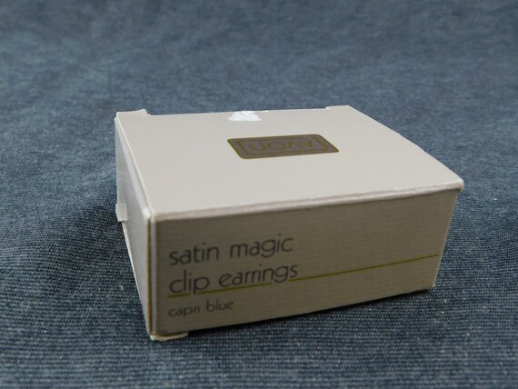 1987 Avon Capri Blue Satin Magic Clip On earrings… - image 6