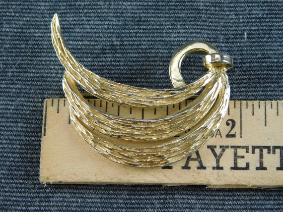 Vintage Zentall Pin Brooch Swirled Leaf Leaves Fronds Gold Tone