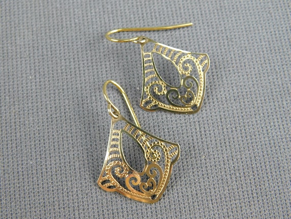 Vintage Filigree Vermeil Gold Over Sterling Silver Pierced Drop Earrings .99 Grams 1-3/16 Overall Length 7/8 Drop 3/4 Wide Light