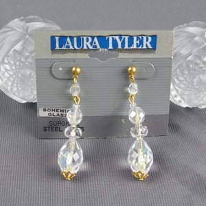 NOS Laura Tyler Boho Glass Dangle Pierced Earrings Original Card 2-1/8 « Long by 1/2 » Wide - Gold Tone, AB, Aura Borealis, Bride, Wedding