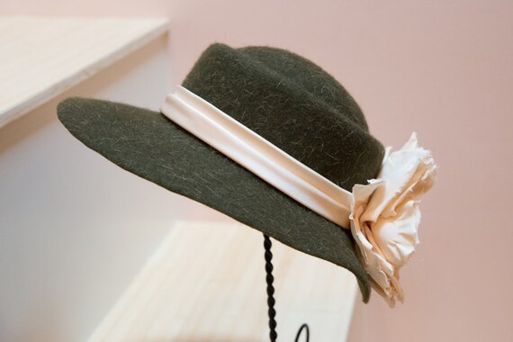 Church Hat beautiful wool made CUSTOM ORDERS ONLY - Off White Wool Felt Beret! Sculptural  main image 3