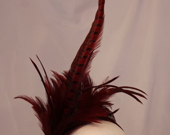 Rabattierter Verkauf - war 50, jetzt 40 - Breeders' Cup oder Kentucky Derby - Maroon Fascinator mit Federn - ""Long Shot""