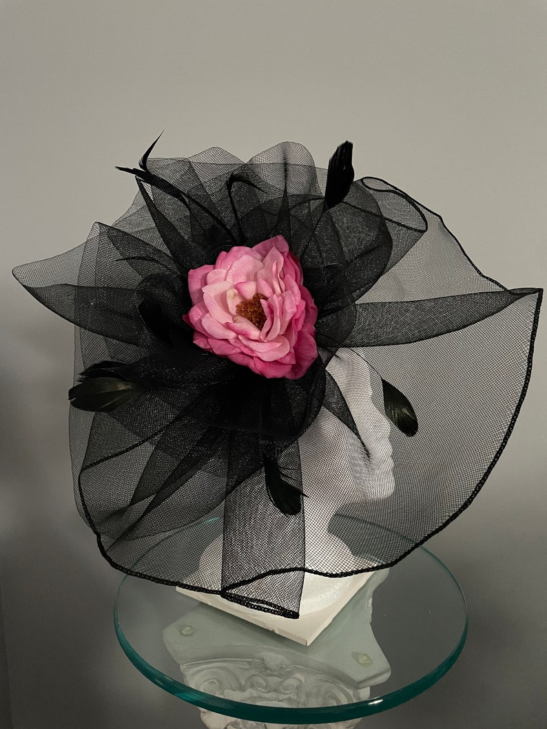 Kentucky Derby Courageous Filly fascinator noir et rose image 3