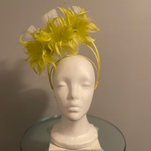 Fascinator Derby du Kentucky - « Crowned in Lemon Lime » - sur le bandeau