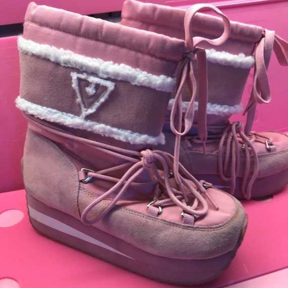 Volatile vintage pink platform snow boots size 8