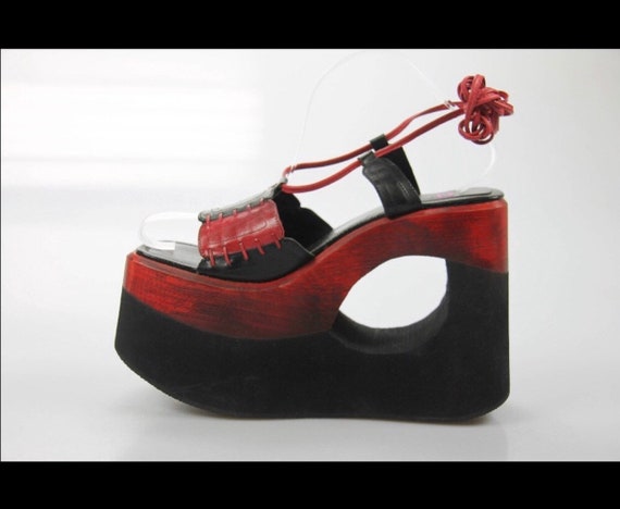 Buffalo London platform vintage red black leather