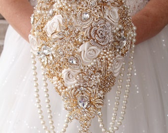 Cream and gold bridal bouquet. Cascade pearl brooch bouquet MemoryWedding
