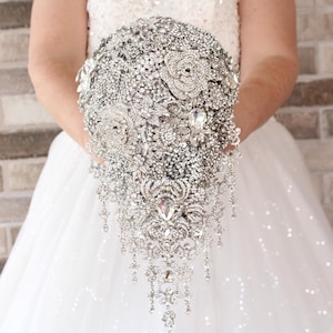 Wedding Bouquet made of Jewelry Brooches Crystals Rhinestones in Silver Gold or Rose Gold