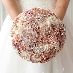 Elegant dusty rose champagne brooch bouquet, rose gold wedding by Memory Wedding