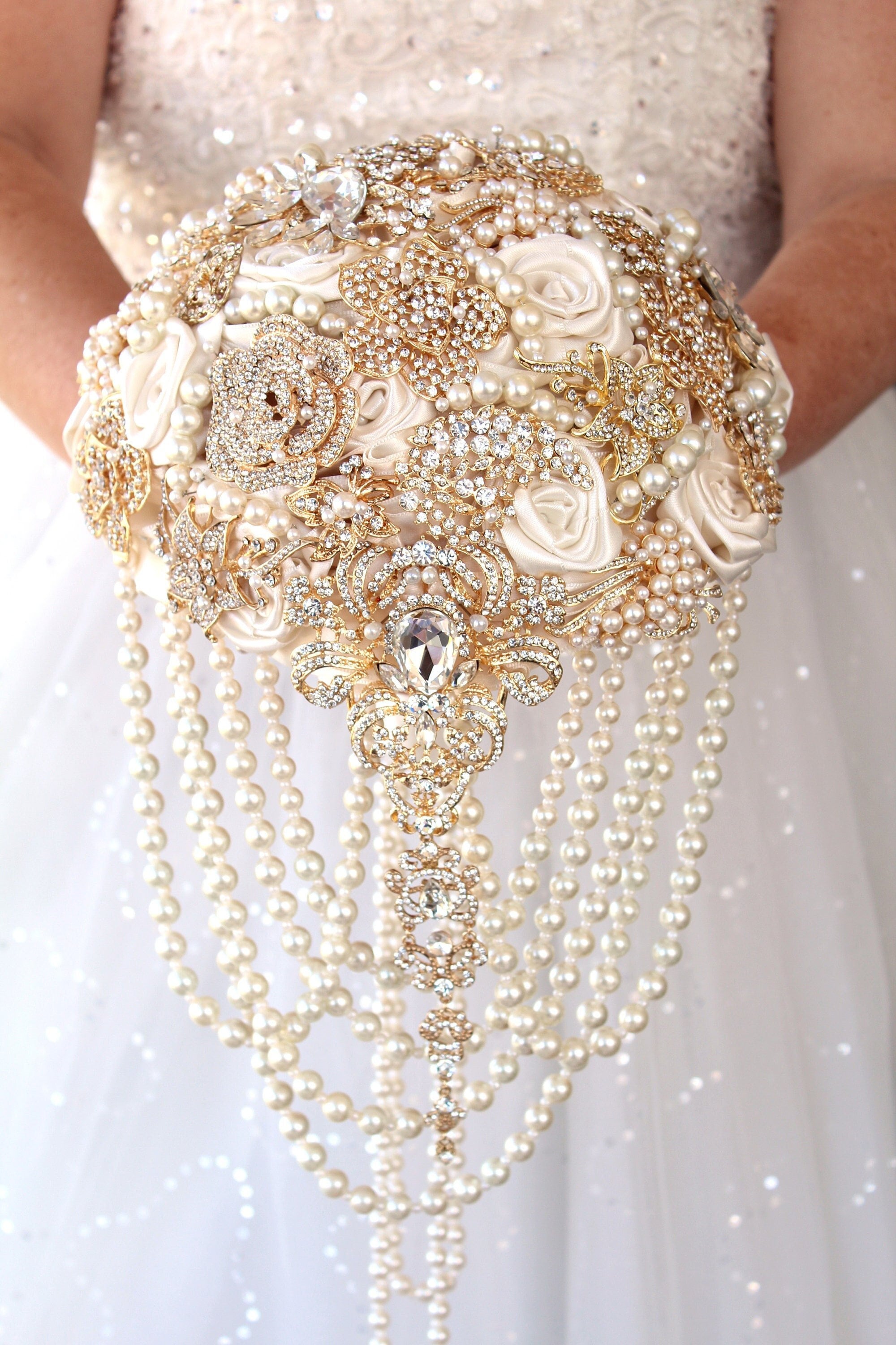 Gold luxurious brooch bouquet. Pearl gold jeweled bridal bouquet. Customizable colors