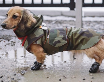 Abrigo de invierno para perros de camuflaje con calentador de cuello, capucha y protección para el vientre - Ropa para perros impermeable / polar - Hecho a medida para su perro