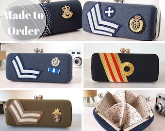 Hecho a pedido - Bolso clutch de concha de almeja uniforme reciclado / Royal Navy / Royal Air Force / Ejército Británico / Uniforme militar