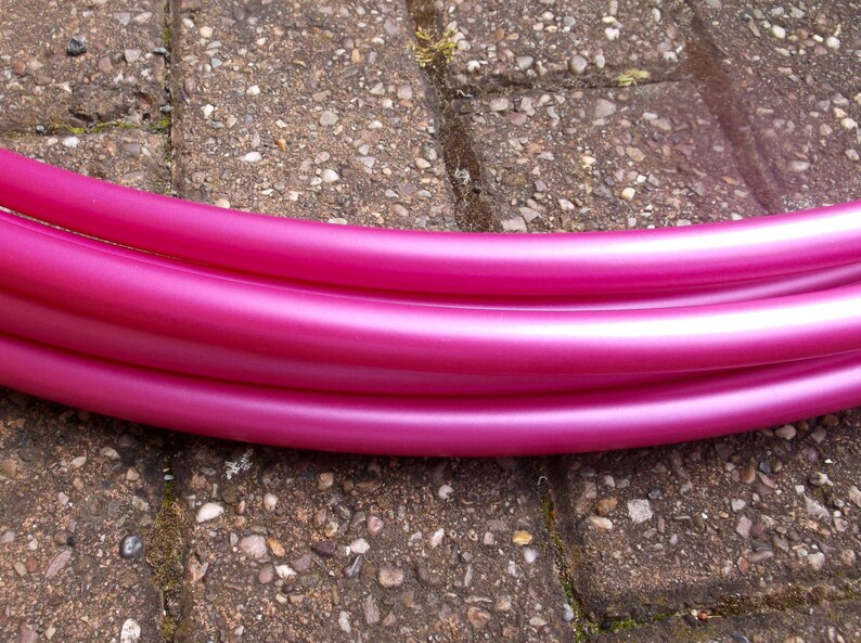 AdvancedPerformance Polypro Hula Hoop Metallic Rubellite Pink