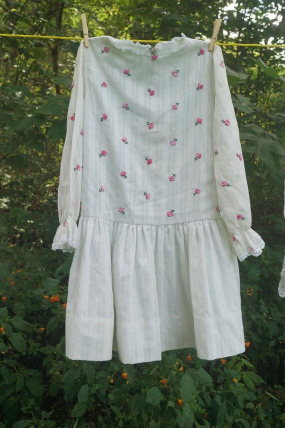 Vintage white with pink flowers girls 1960's flow… - image 4