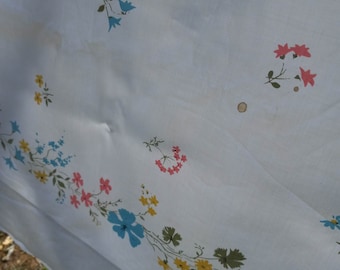 One Full Sized Floral Vintage Flat Bed Sheet With 2 Matching Pillow Cases