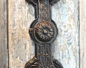 Elegant antique style ladies hand doorknocker cast iron door knocker complete Z5