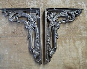 A pair of cast iron antique style GNER brackets Great North Eastern Railway AL79