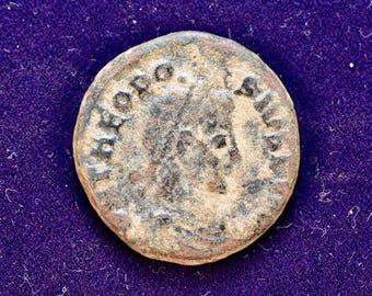 Theodosius I bronze coin captive 379-395 AD K14