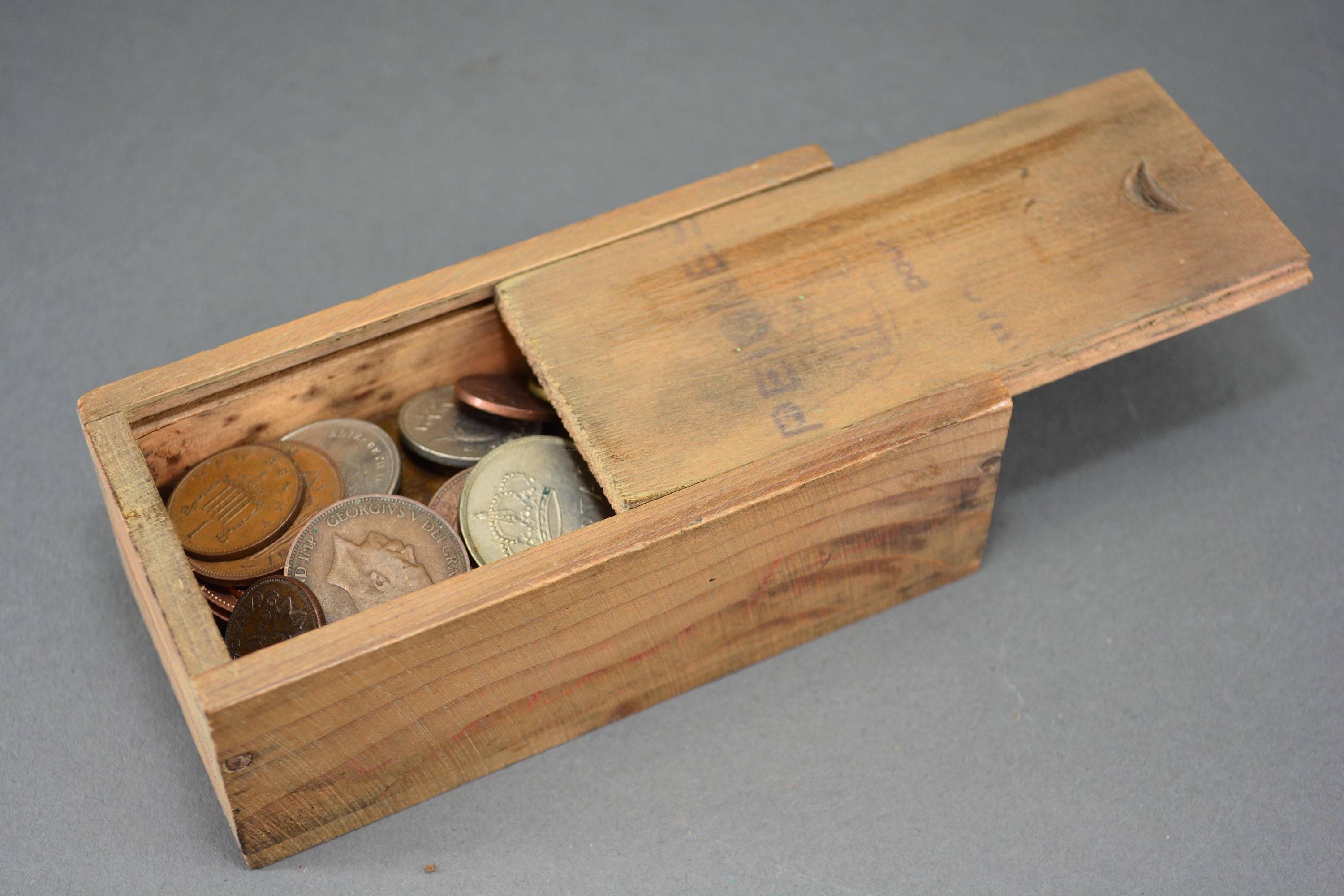 Small antique wooden box with coin collection Etsy.de