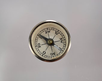 Vintage old stock small compass circa.1930s COM1