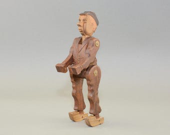 Figura de juguete articulada de arte popular vintage hombre tallado a mano