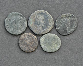 Cinco antiguas monedas de bronce romanas de 1700 años C14